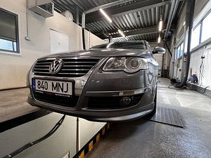 Volkswagen Passat B6 2.0TDI R-line Автомат (5 фото из 10)