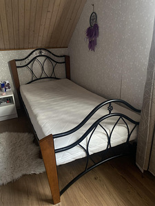 Кровать 90x200 (с матрасом) (3 фото из 3)