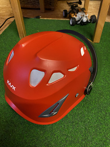 UUS Kaitsekiiver KASK Plasma AQ visiiriga (2 foto / 3)