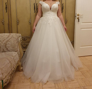 Свадебное платье 42-44,сапоги 37,фата,подъюбник, накидка