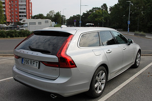 Volvo V90 Momentum 2.0 140kW (3 foto / 15)