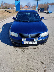 Volkswagen Passat 1,6 74kW (1 foto / 9)