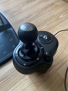 Logitech G29 + переключатель (3 фото из 4)