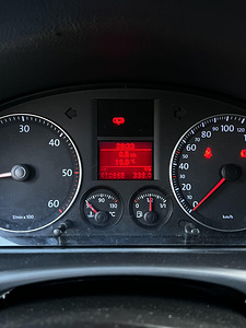 Volkswagen Touran 2.0 100KW 2004 (5 foto / 10)