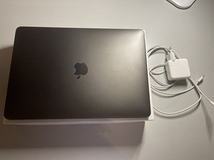 MacBook Air ( 13-inch ) M1 chip (2 foto / 5)