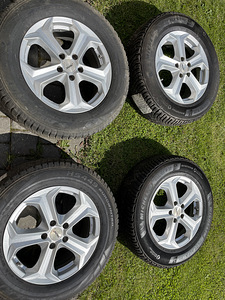 Шины на дисках 235/65R17 (1 фото из 6)