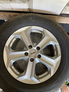 Шины на дисках 235/65R17 (2 фото из 6)