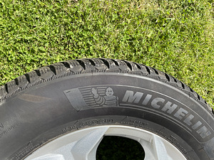Шины на дисках 235/65R17 (4 фото из 6)