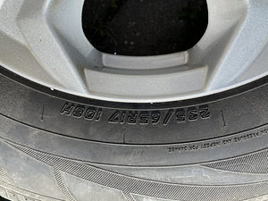 Шины на дисках 235/65R17 (6 фото из 6)