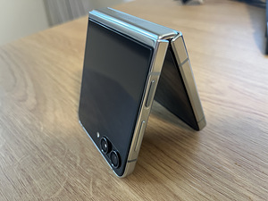 Samsung Z Flip5 512GB (3 foto / 6)