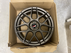 Müüa Japan Racing JR18 hyper black 18x7,5 5x114,3 veljed (1 foto / 9)