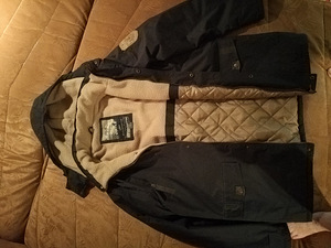 Куртка зимняя с капюшоном новая