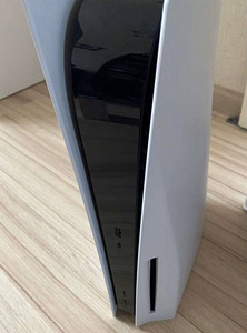 Playstation 5 koos disketiseadmega (2 foto / 4)