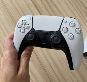 Playstation 5 koos disketiseadmega (4 foto / 4)