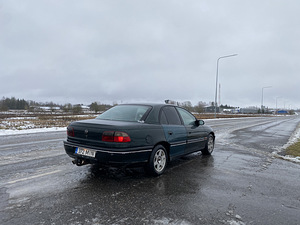 Opel omega 2.0 85kw (3 foto / 6)