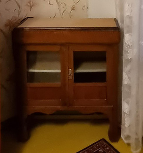 Vitriinkapp / grammofonikapp (1 foto / 2)