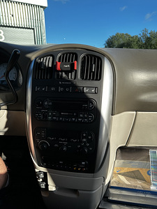 Chrysler Voyager Stow n' Go 3.8 V6 LPG (13 фото из 15)