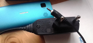 Nokia 500 kaaned ja laadija AC-8E (3 foto / 6)