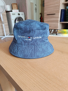 Продам шляпу Томми Хилфигера
