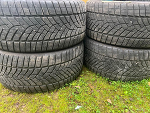 Goodyear Ultragrip 285/35R22 lamellrehvid - 4 tk (4 foto / 6)