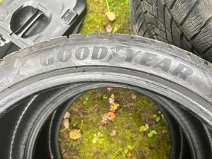 Goodyear Ultragrip 285/35R22 lamellrehvid - 4 tk (6 foto / 6)