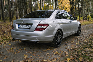 Mercedes-Benz C 320 3.0 CDI 165kW (2 foto / 8)