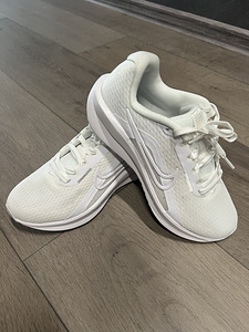 Кроссовки Nike р.34