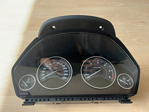 BMW F31 DIISEL SPIDOMEETER/KELLAPLOKK, HUD 6804970-01 (3 foto / 3)