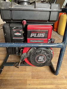 Briggs & Stratton 5HP Motor (1 foto / 2)