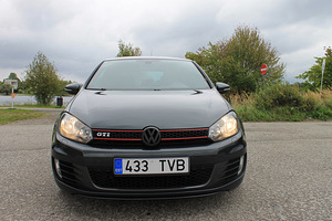 Volkswagen Golf GTI 2.0 211kW (4 foto / 10)