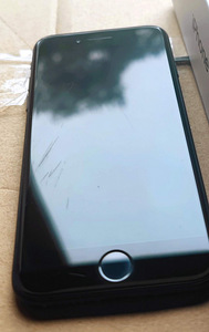 iPhone SE 2020 128GB Black (2 foto / 3)