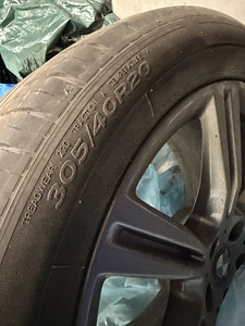 Оригинальные диски BMW с летними шинами Hankook (20 дюймов) (3 фото из 4)