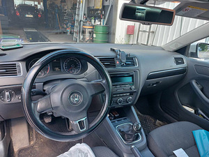 Volkswagen Jetta (5 foto / 5)