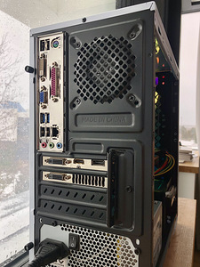 Mänguriarvuti: i5, R9 380 (5 foto / 6)