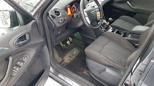 FORD S-MAX (9 фото из 10)