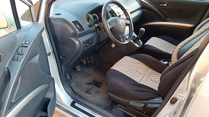 Toyota Corolla Verso (9 foto / 10)