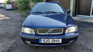 Volvo v40 (1 фото из 10)