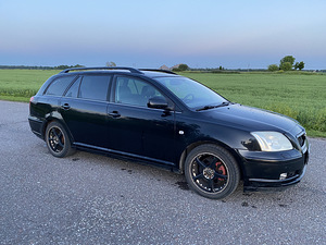 TOYOTA AVENSIS (2 foto / 10)