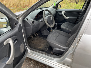 DACIA SANDERO (9 фото из 10)