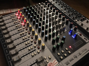 Soundcraft SIgnature 12 (2 foto / 5)