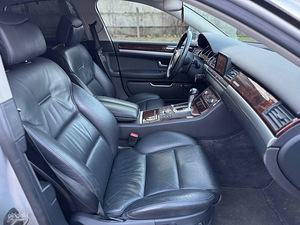 Audi A8 2008 рестайлинг (9 фото из 12)
