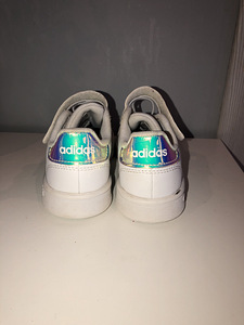 Кроссовки Adidas (2 фото из 3)