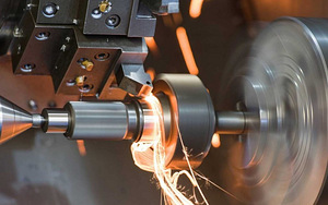 Treimine, freesimine, lihvimine CNC pinkide abil.