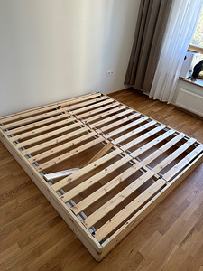 Кровать + матрас (3 фото из 3)
