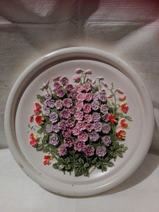 Plates on the wall/ seina taldrikud (1 foto / 5)