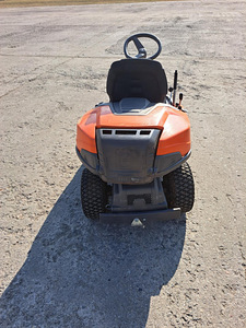 Raider Husqvarna 214T - keskliigendiga murutraktor (4 foto / 5)