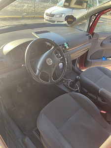 Volkswagen Sharan (7 foto / 12)