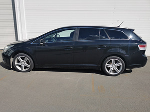 Toyota avensis 1,6 97kw 2011 (1 foto / 11)