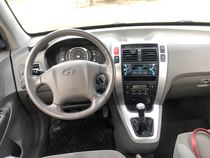 Hyundai TUCSON (4 фото из 5)