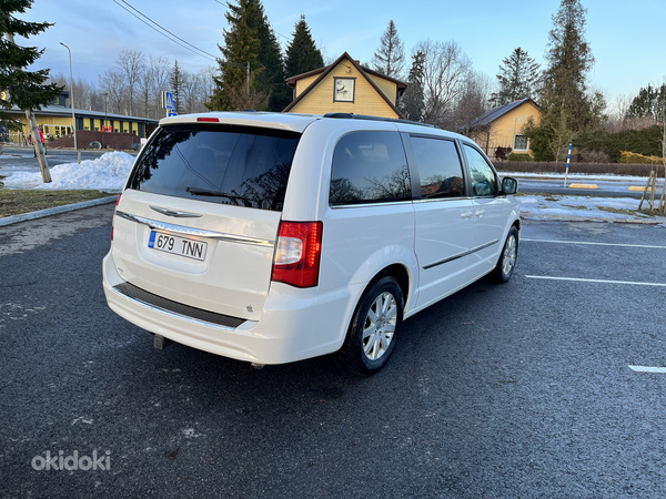 Chrysler Town & Country (фото #4)